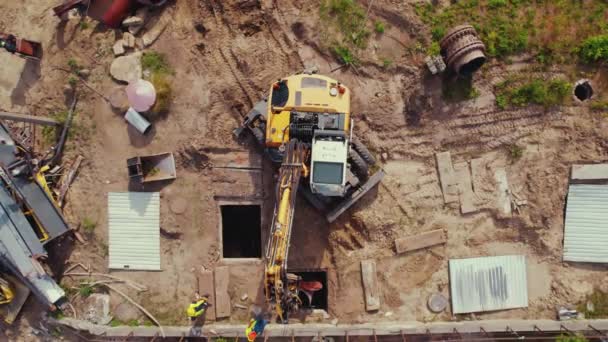 Cantiere Demolizione Escavatore Che Esegue Operazioni Sollevamento Lavori Tubature Sotterranee — Video Stock