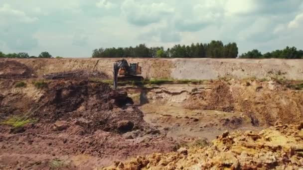Excavadora Orugas Largo Alcance Durante Las Obras Movimiento Tierras Sitio — Vídeos de Stock
