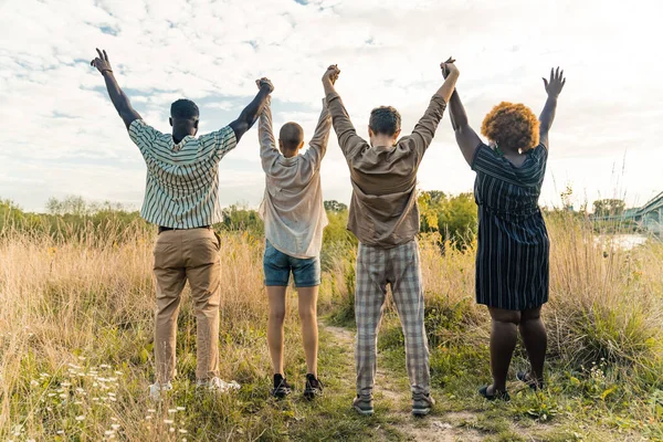 Groupe Positif Quatre Personnes Diverses Ethnies Tenant Une Côté Autre — Photo