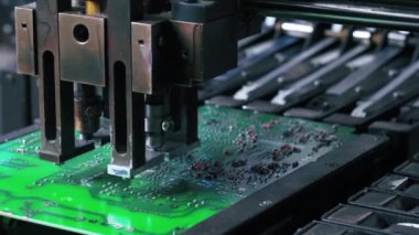 Modern akıllı telefonların, bilgisayarların, laptopların ve daha fazlasının kalbi. - Evet. Kırık parçaları yenileriyle değiştirmek için özel ekipmanlar kullanılıyordu. Yüksek kalite 4k görüntü