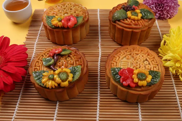 Renkli Çiçek Desenli Pastası Sonbahar Ortası Çin Çayı Küçük Çay — Stok fotoğraf