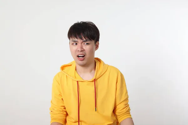 Молодой Симпатичный Азиатский Китайский Малайзийский Мужчина Представляет Лицо Режим Выражения — стоковое фото