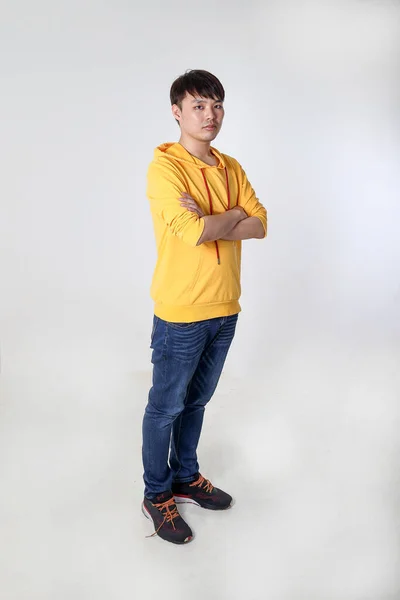 Молодой Симпатичный Азиатский Китайский Малайзийский Мужчина Представляет Лицо Выражение Лица — стоковое фото