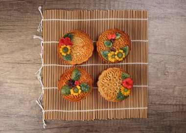 Renkli çiçek, ay çöreği Çin sonbahar ortası bambu yemek paspası festivali.