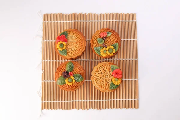 Πολύχρωμο Λουλούδι Διακοσμημένα Mooncake Κινεζική Φεστιβάλ Μέσα Φθινοπώρου Μπαμπού Τροφίμων — Φωτογραφία Αρχείου