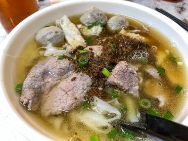 Biftek, şehriye, et çorbası, göğüs eti, yedek parça, mide topu, taze taze soğan.