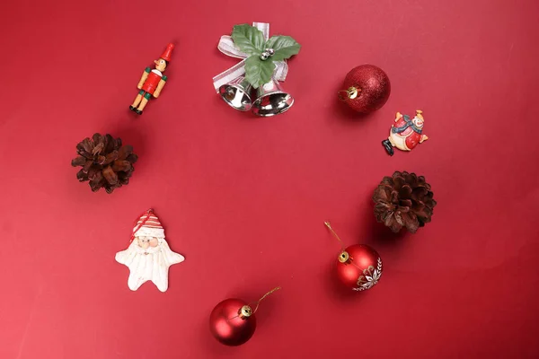 Natal Xmas Decoração Ornamento Sino Presente Fundo Vermelho Borda Quadro — Fotografia de Stock