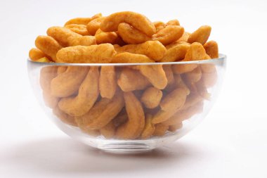 Bol yağda kızartılmış soğan pakoda hafif kıvırcık baharatlı, atıştırmaya hazır.