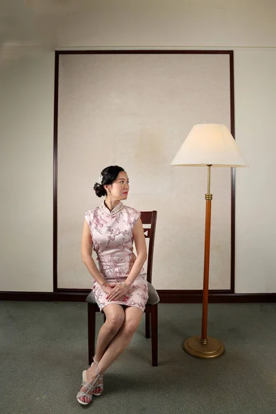 Attractive Middle Aged Woman Wearing Chinese Cheongsam Dress Sitting Chair — Stock Photo, Image