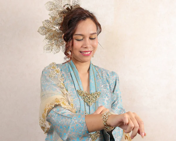 Belle Jeune Femme Portant Style Mahsuri Baju Kebaya Labuh Traditionnel — Photo