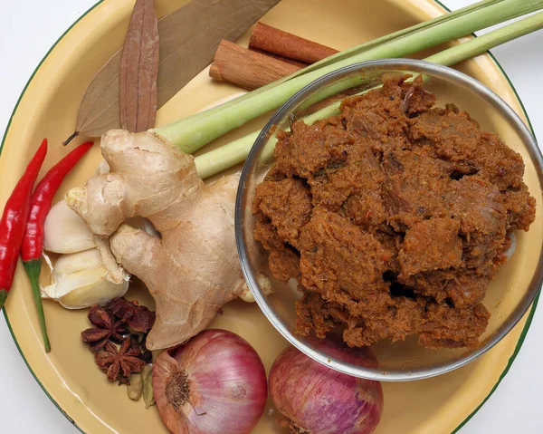 Традиционное Приготовленное Мясо Говядины Rendang Сухой Карри Крупным Планом Прозрачной — стоковое фото