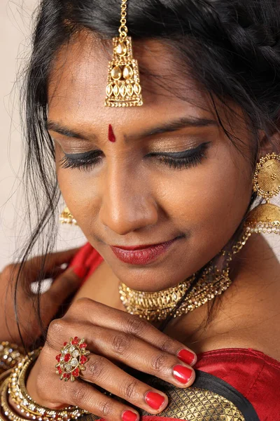Indian woman wearing red orange saree jewellery choker set necklace jhumka earring maang tikka waist chain stand pose look see smile mood expression look