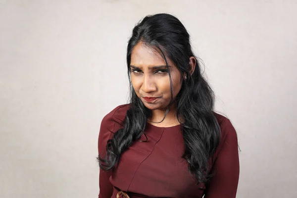 Asiático Indio Origen Oscuro Piel Tono Hermosa Mujer Facial Mano —  Fotos de Stock