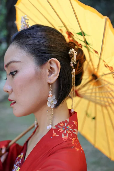 Giovane Attraente Donna Asiatica Indossa Tadeonal Cinese Hanfu Rosso Lungo — Foto Stock