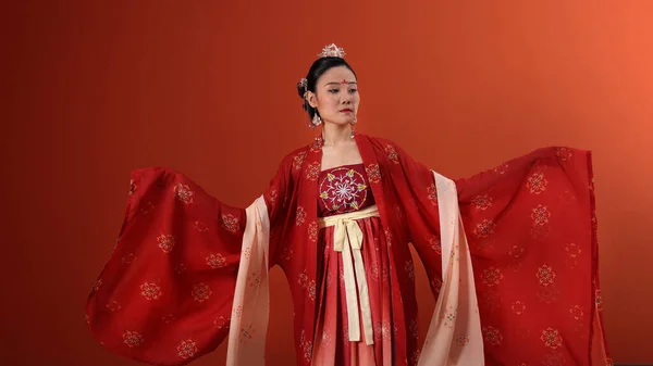 Jonge Aantrekkelijke Aziatische Vrouw Dragen Tadeonal Chinese Rode Hanfu Lange — Stockfoto