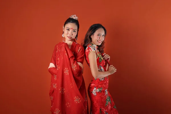 Two Young Attractive Asian Woman Wearing Tadeonal Chinese Red Hanfu — Stock Photo, Image