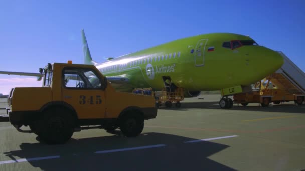 Passenger Plane Landed Gelendzhik Airport Terminal Airport Boarding Aircraft Unloading — Stock Video