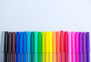 Çizim, sanat ve tasarım için renkli işaretler