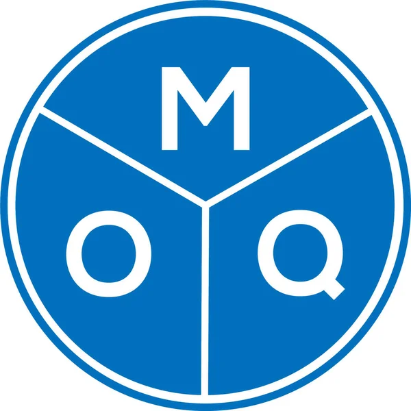 Beyaz arka planda MOQ harf logosu tasarımı. MoQ yaratıcı harflerin baş harfleri logo kavramı. MOQ harf tasarımı.