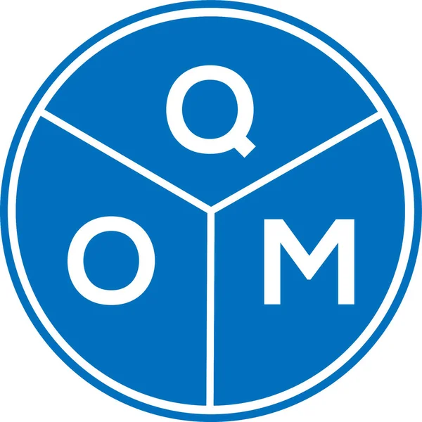 Beyaz arkaplanda QOM harf logosu tasarımı. QOM yaratıcı harflerin baş harfleri logo kavramı. QOM harf tasarımı.