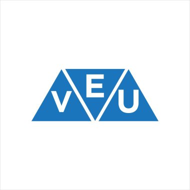 EVU üçgen logo tasarımı beyaz arka planda. EVU yaratıcı harf logosu kavramı.