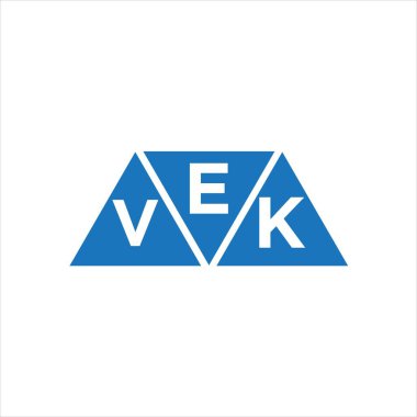 EVK üçgen şekil logosu beyaz arka planda. EVK yaratıcı harflerin baş harfleri logo kavramı.