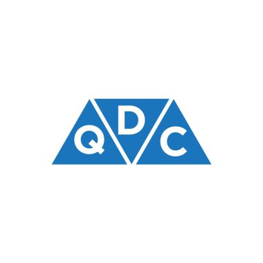 Beyaz arka planda DQC 3 üçgen logo tasarımı. DQC yaratıcı harflerin baş harfleri logo kavramı.