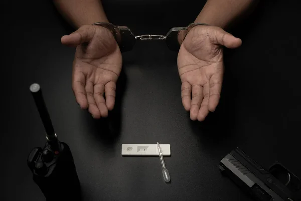 Homem Estava Algemado Numa Mesa Preta Ele Está Ser Testado — Fotografia de Stock