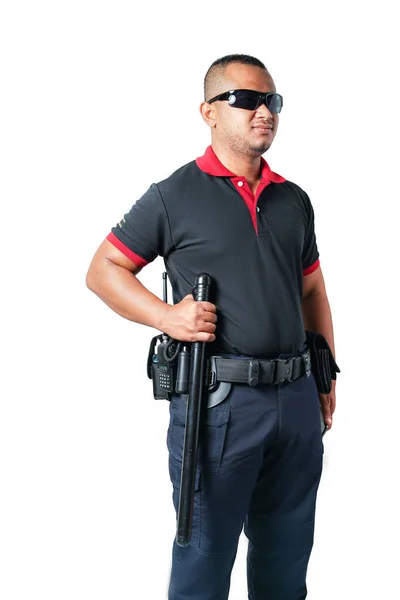 一名身穿黑衣 戴着黑色护目镜的保安人员站在侧面45度的地方 手持一个强有力的支架和一个橡胶警棍 在白色背景上隔离 安全概念 — 图库照片