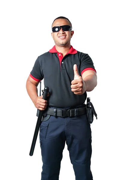 黒い眼鏡をかけて身を包んだ警備員が真っ直ぐに立って親指を立てている 戦術ベルトにはゴム製のバトンがある 白い背景が隔離されて切り取られてる セキュリティの概念 — ストック写真