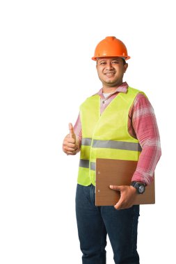 Başlık takan yakışıklı bir baş mühendisin portresi. Yansıyan bir kaplan elinde baş parmakları yukarıda beyaz bir arka plan kırpma yolunda bir not defteri tutuyor..