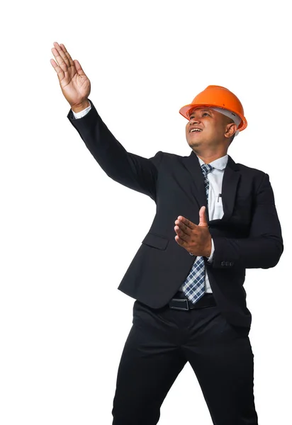 黒のスーツとオレンジのヘルメットを身に着けているハンサムなチーフエンジニアの肖像画は クリッピングパスで 白の背景に隔離された非常に幸せなジェスチャーで彼の拳をきれいに — ストック写真