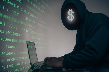 Hacker siyah bir kapüşonlu giyiyordu. İkili kod dijital arayüzü olan bilgisayarlardan büyük finansal veriler çalmak ve bir sürü düşen dolar ve masanın üzerine uzanmak. Bilgisayar korsanlığı ve kötü amaçlı yazılım kavramı..