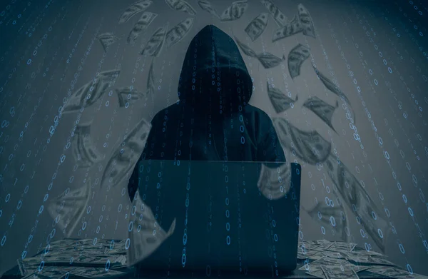 Der Hacker Trug Einen Schwarzen Kapuzenpullover Diebstahl Riesiger Finanzdaten Auf — Stockfoto