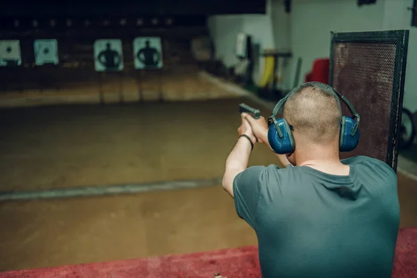 Professional Man Wearing Earmuffs Goggles Practicing Shooting 9Mm Pistol Shooting — Photo