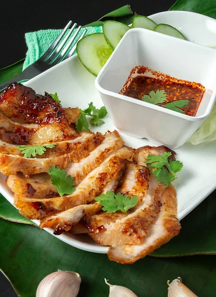 Close Grilled Pork Neck Slides Spicy Sauce Food Southeast Thailand — стоковое фото