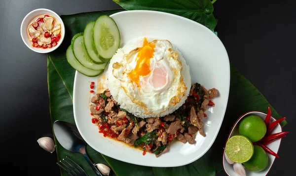 Stir Fried Beef Basil Thai Food Rice Topped Egg Famous — стоковое фото