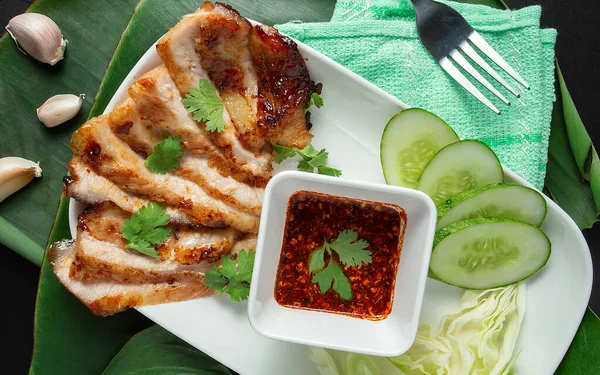 Top View Grilled Pork Neck Sliced Spicy Sauce Food Southeast — стоковое фото