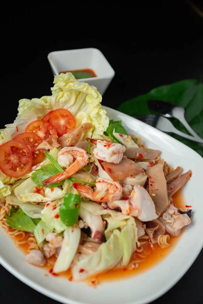 Instant Noodles Salad Seafood Prawns Vegetables Yam Mama Thai Food — Stok fotoğraf