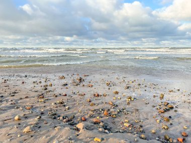 Güzel güneşli deniz kıyıları Wimter 'da.