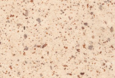 Doğal lifler ve bitki parçaları içeren el yapımı kaba kağıt arka plan görüntüsünü kapat.