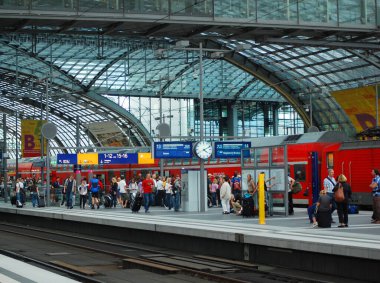 Berlin, Almanya - 16 Ağustos 2008: Berlin Hauptbahnhof kapatıldı.