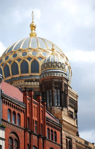 Veduta Sulle Torri Dorate Della Sinagoga Berlino Sotto Cielo Blu — Foto Stock