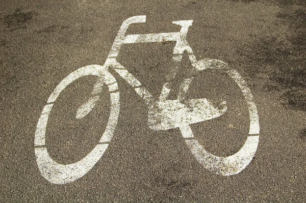 人行道上的自行车道标志 — 图库照片