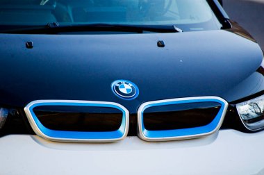 Poznan, Polonya - 9 Mart 2022: BMW i3 Elektrikli araba park yeri.