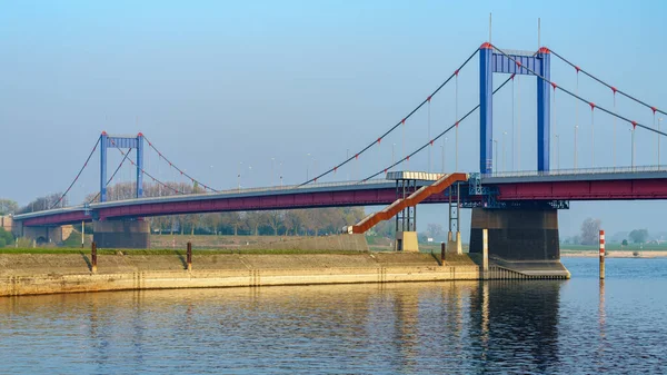 Duisburg Βόρεια Ρηνανία Βεστφαλία Γερμανία Απριλίου 2017 Γέφυρα Friedrich Ebert — Φωτογραφία Αρχείου