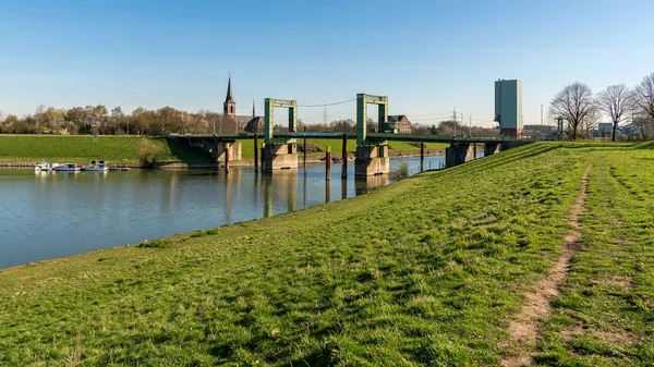 Duisburg Noordrijn Westfalen Duitsland Maart 2017 Lift Brug Met Johanneskirche — Stockfoto