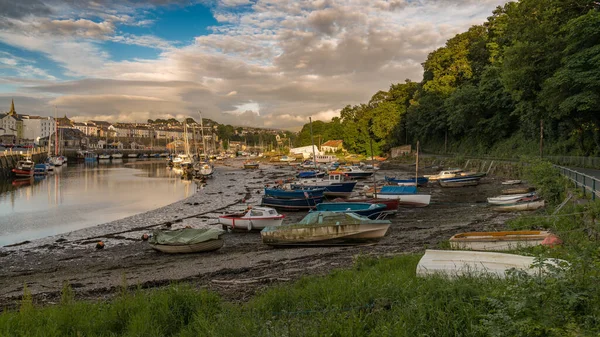 Caernarfon Gwynedd Wales June 2017 Βραδινός Ήλιος Πάνω Από Σκάφη — Φωτογραφία Αρχείου