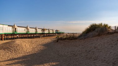 St Anne 's, Lancashire, İngiltere - 29 Nisan 2019 Plajda, kumullarda, St. Anne' s Pier 'da ve iskeledeki iskelenin kalıntılarında