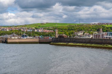 Whitehaven, Cumbria, İngiltere - 3 Mayıs 2019 Whitehaven Marina 'daki Old Quay' den
